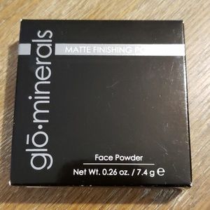 Matte finishing powder glo minerals